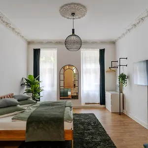 Leben Wie Ein Kreuzberger Altbau Charme Mit Stuck In Bester Kiezlage Berlin