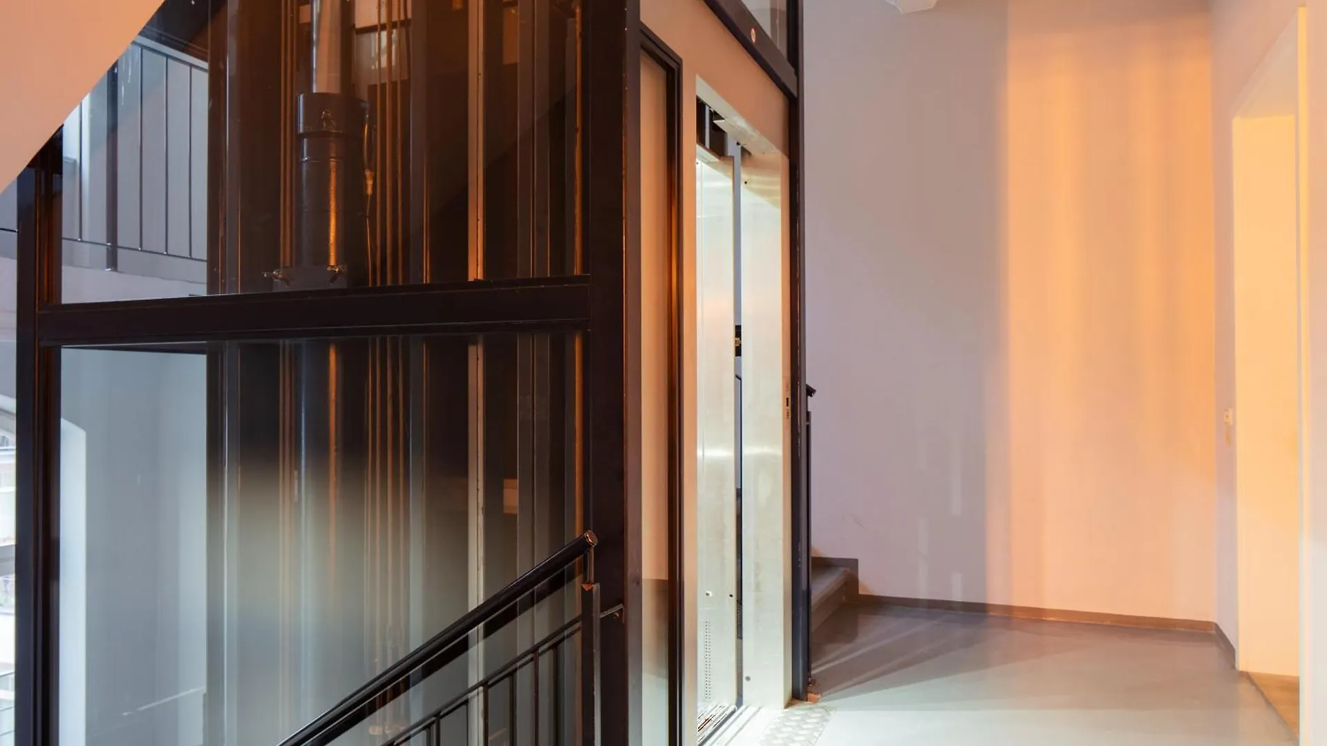 Quit And Central Designer Loft With Elevator Berlin Germany